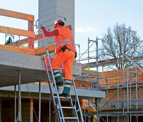 Arbeiten in der Höhe mit Leitern (gem. neuer BauAV 2022)